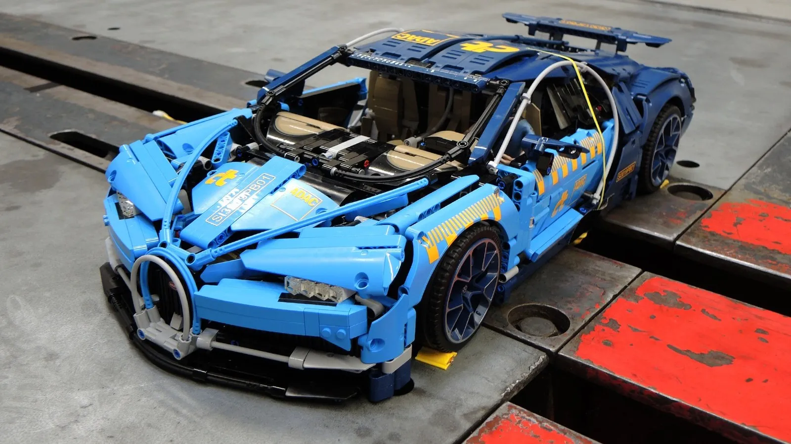 Lego-Crash Porsche gegen Bugatti 10/19