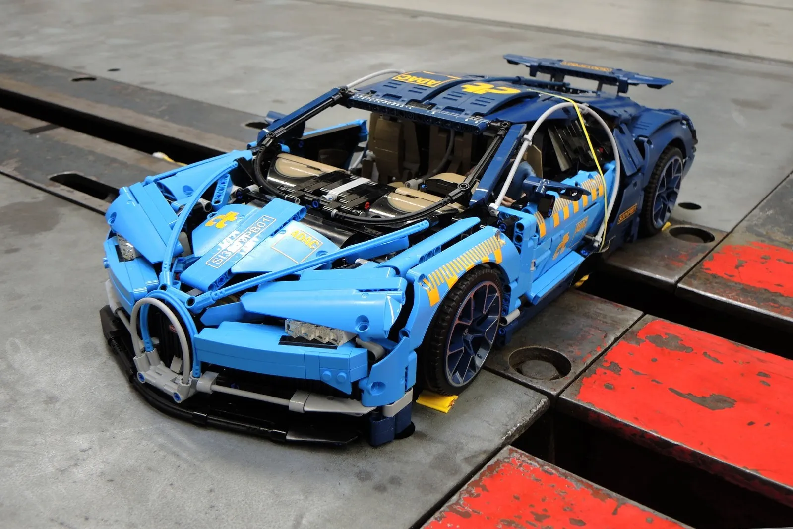 Lego-Crash Porsche gegen Bugatti 10/19