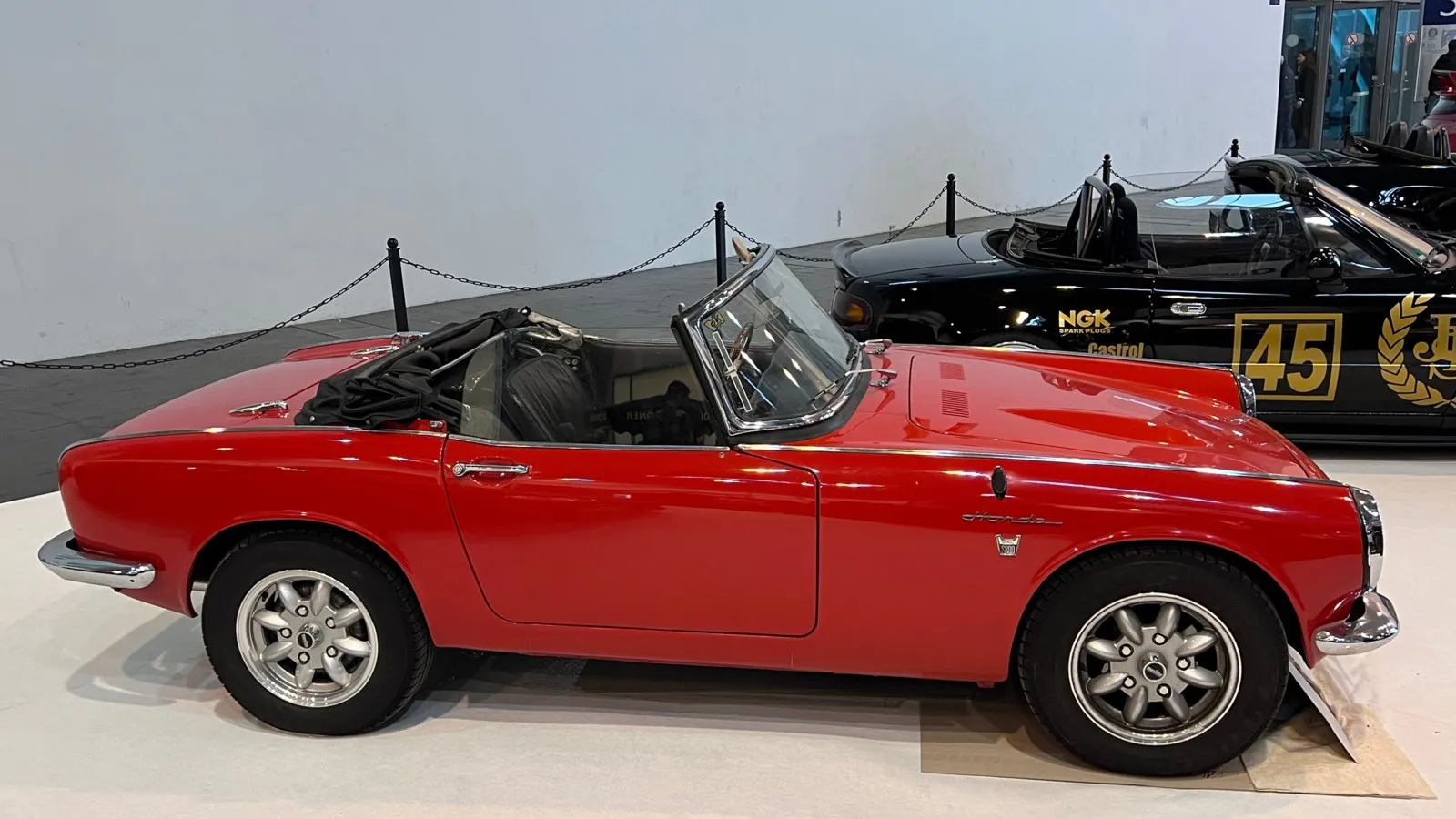 Auch als Roadster toppte der rassige, aber teure Honda S800 die Fahrleistungen aller Konkurrenten. Der sensationell drehfreudige und robuste Motor machte den Unterschied