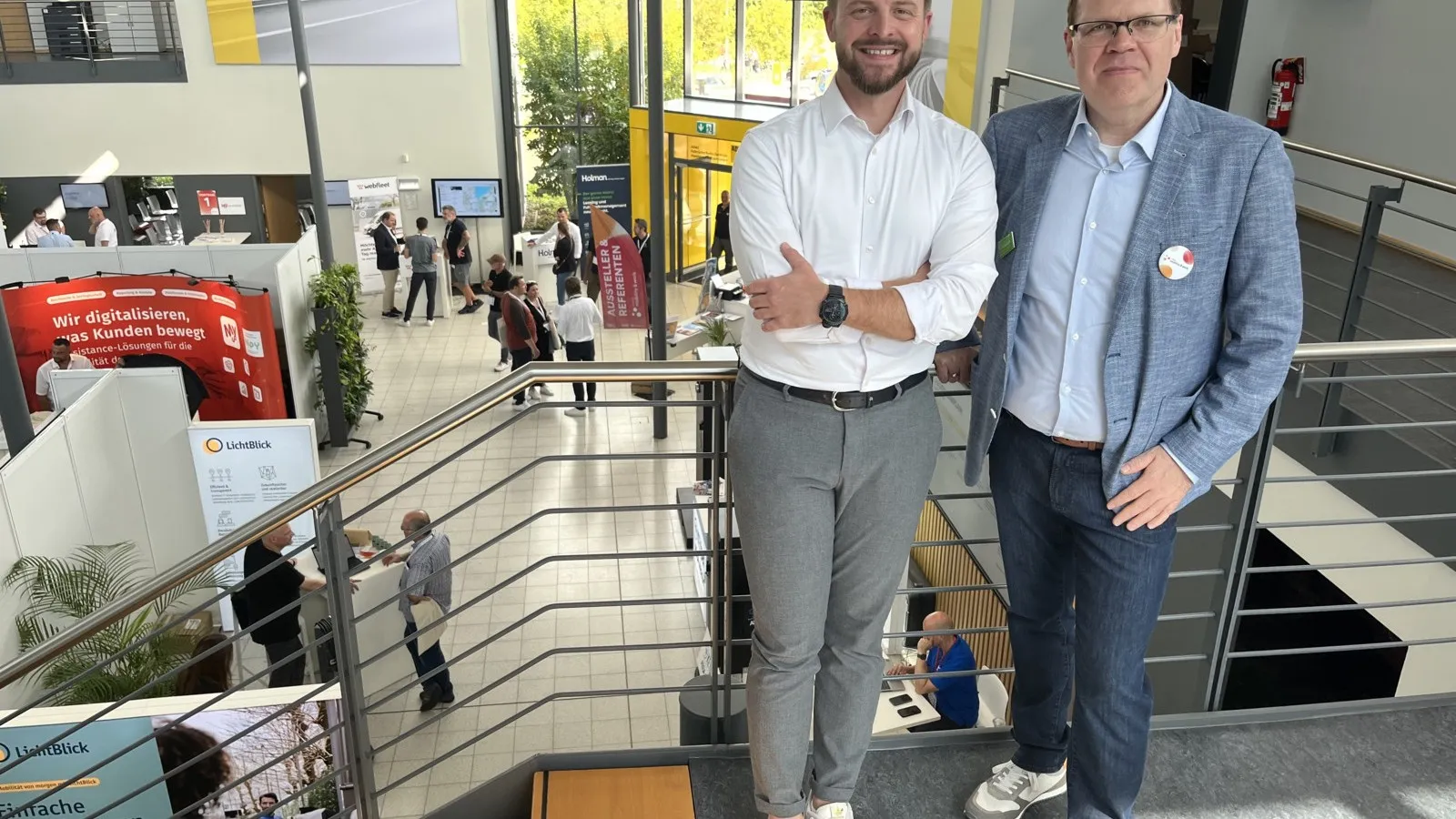 Joachim Marschal (l.) stellte sich einem Live-Interview auf der Hauptbühne. Der Deutschlandchef von Uber for Business klärte Interviewer Clemens Noll-Velten und die Zuhörer unter anderem über den neuen Service „Uber Green“ auf. Dahinter verbirgt sich den Aussagen zufolge ein Fuhrpark aus Elektrofahrzeugen, der Nutzer von A nach B bringt.