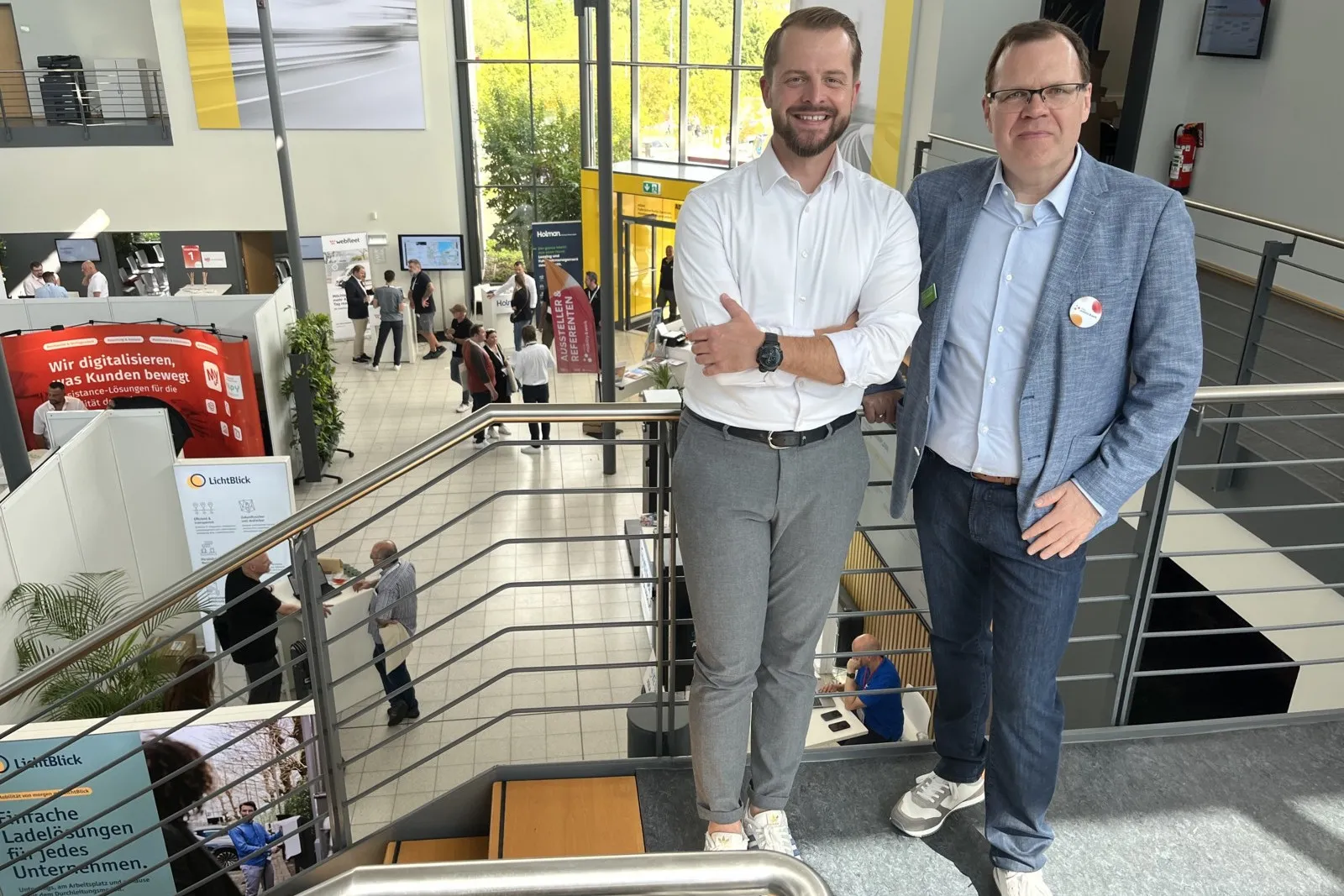 Joachim Marschal (l.) stellte sich einem Live-Interview auf der Hauptbühne. Der Deutschlandchef von Uber for Business klärte Interviewer Clemens Noll-Velten und die Zuhörer unter anderem über den neuen Service „Uber Green“ auf. Dahinter verbirgt sich den Aussagen zufolge ein Fuhrpark aus Elektrofahrzeugen, der Nutzer von A nach B bringt.