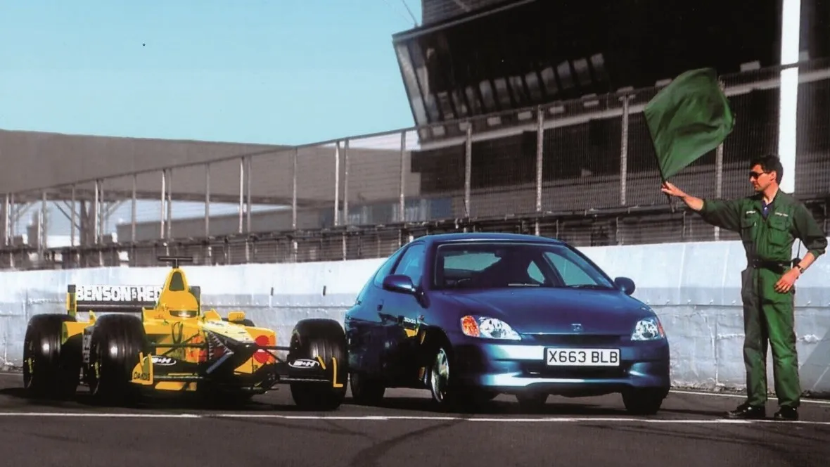 Auch der Start ins Hybridzeitalter war 1999 sportlich  Honda Insight Hybrid versus F1-Renner Jordan Honda EJ11 in Silverstone