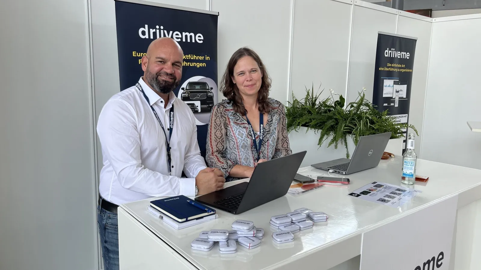 Anna Dünhölter (Country Managerin Deutschland) und Christian Drießen (Head of Sales Deutschland) freuten sich über die guten Kontakte auf dem FORUM. Mit der Deutschlandtochter des französischen Überführungsdienstes nehmen beide auch Flotten ins Visier. Bei Bedarf beinhaltet die Bereitstellung des neuen Dienstwagens auch die Fahrzeugunterweisung.