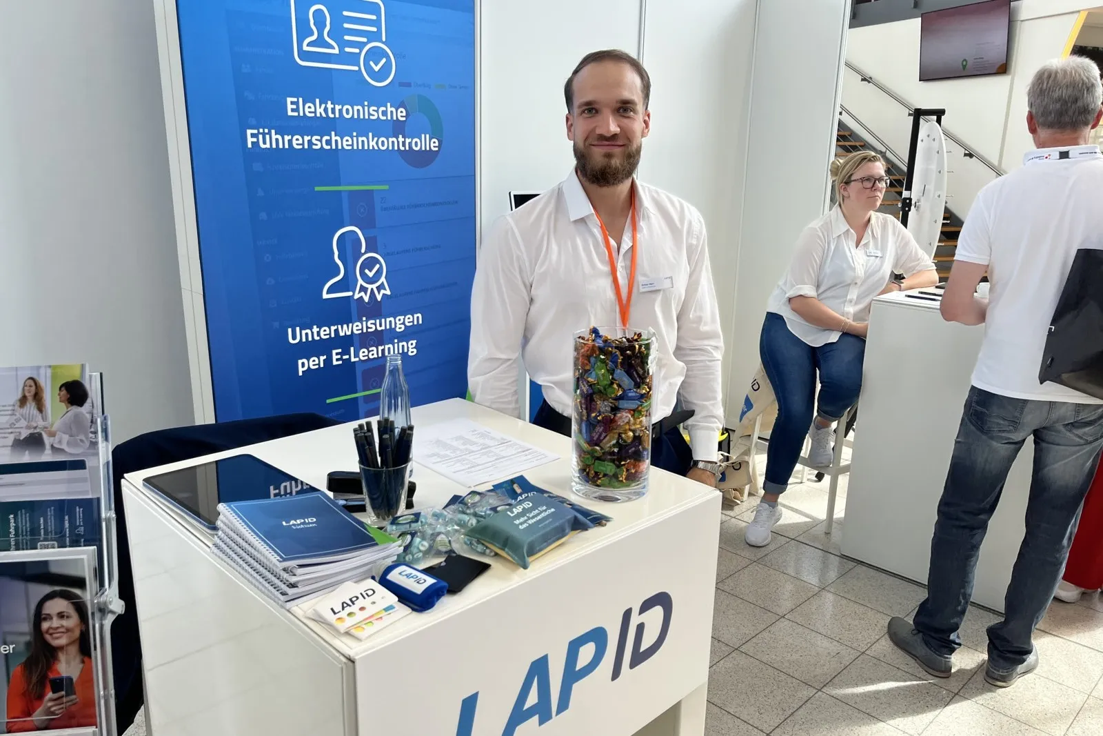 Anton Herr von LapID: „Mich beeindruckt die Qualität der Gespräche. Die Veranstaltung bietet einen sehr guten Rahmen für den detaillierten Austausch mit den Fuhrparks und Handwerkern.“