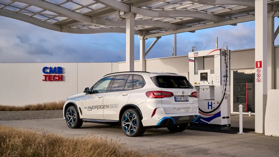 BMW experimentiert seit lägerem mit der Brennstoffzellen-Technik und holt jetzt Toyota an Board.
