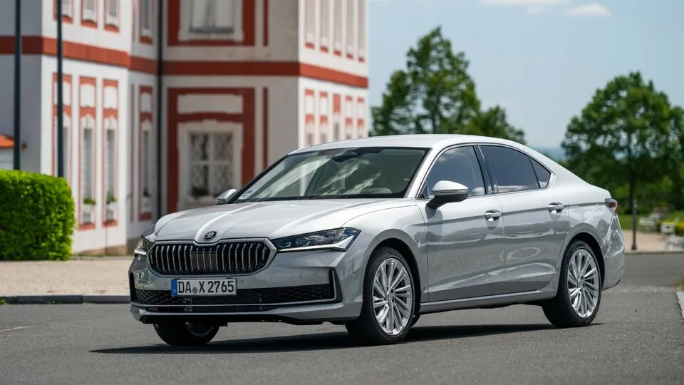 Firmenwagen werden in Deutschland laut einer T&E-Studie massiv gefördert und deshalb im Vergleich zu E-Autos bevorzugter von Unternehmen geleast.