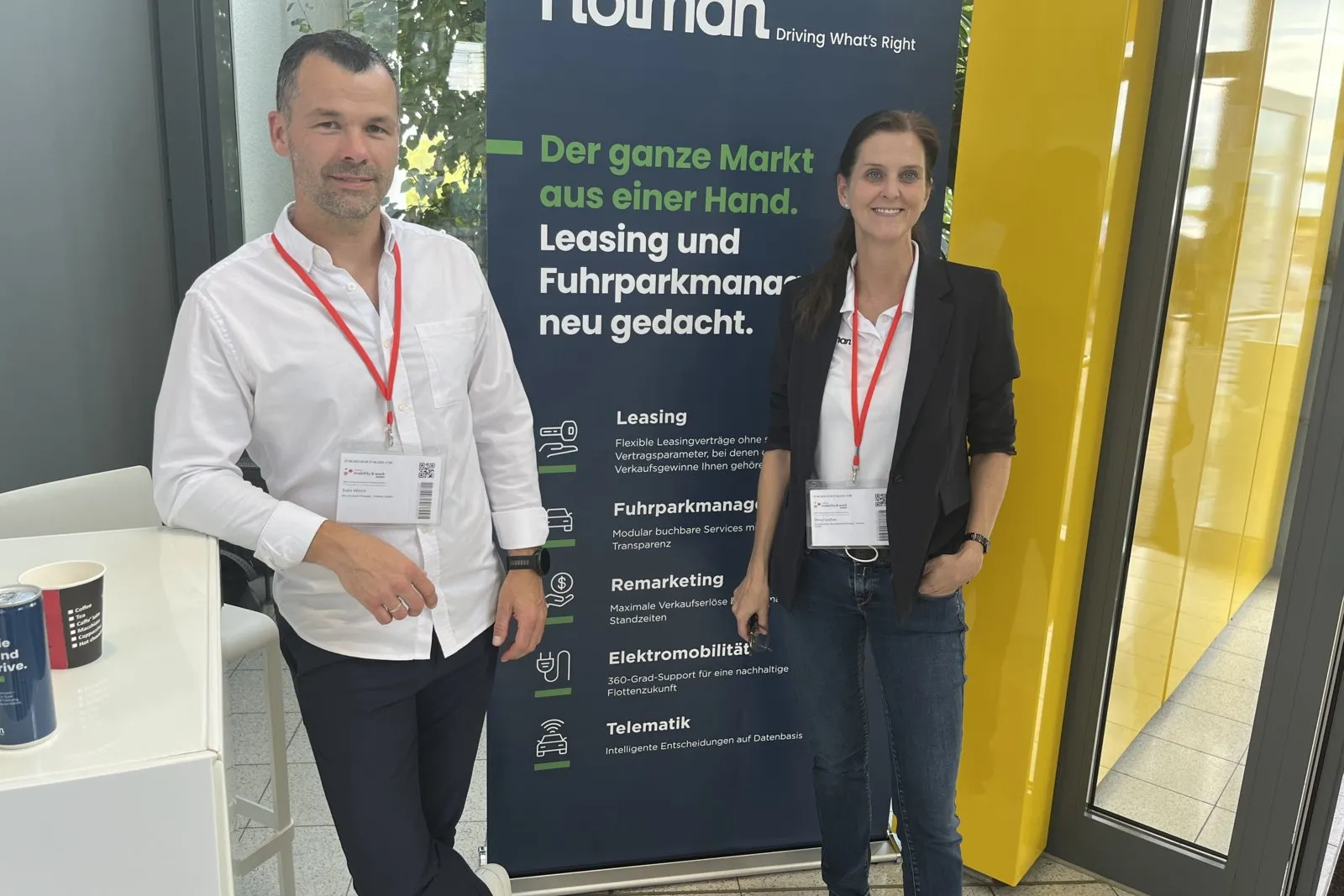 Sven Werra, Key Account Manager, und Diana Leufkes, Sales Manager Region Nord, von Holman Deutschland freuten sich über eine Pole Position – den Standplatz direkt im Empfangsbereich. Die Zusammenarbeit mit dem US-amerikanischen Anbieter von Flottenmanagement und -leasing startet ab einem Fuhrpark von 50 (Nfz) bzw. 200 Fahrzeugen (Pkw).