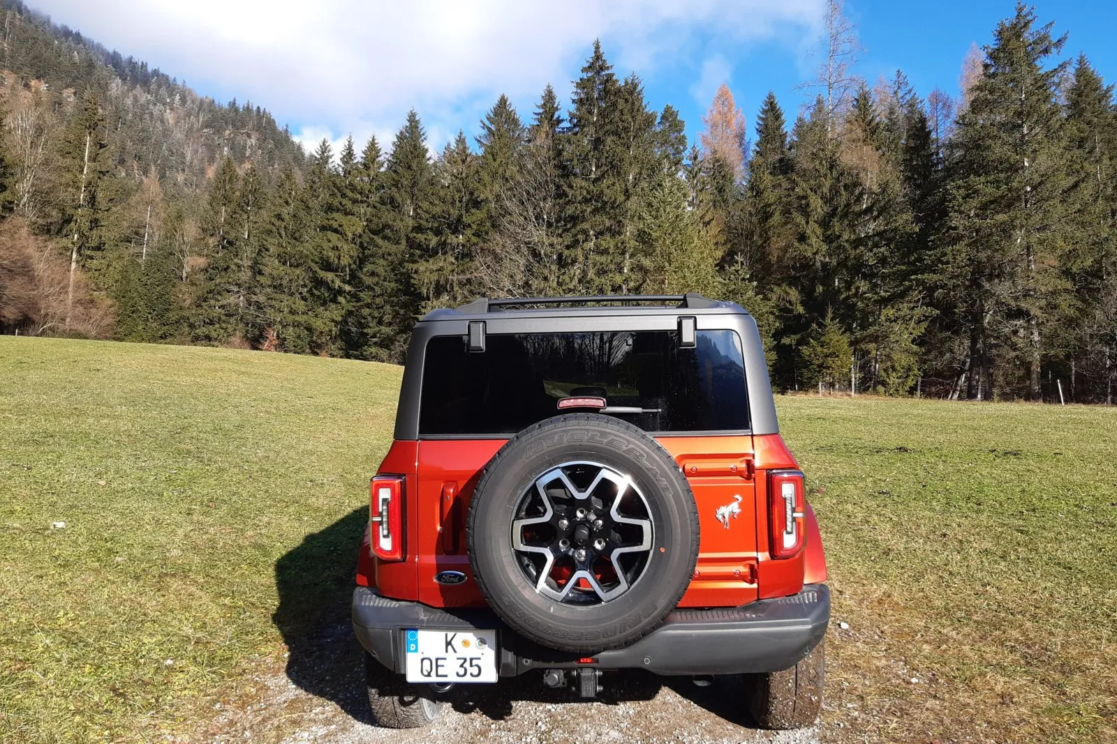 Auch von hinten wirkt der Bronco kantig und robust.