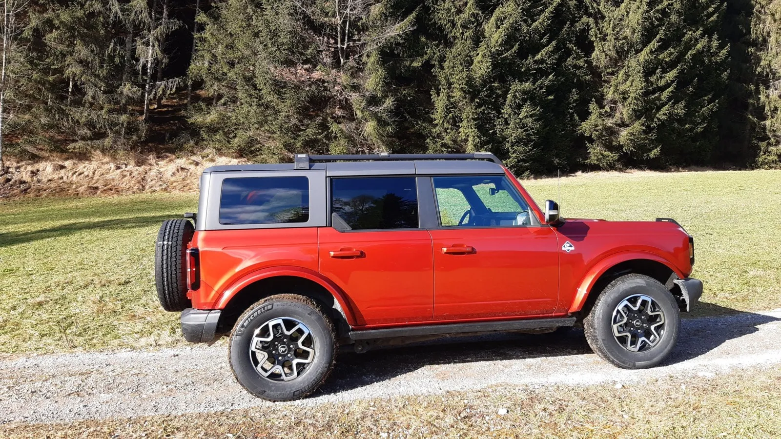 Einzige Motorisierung des Bronco wird nach unbestätigten Angaben ein nicht elektrifizierter 2,7-Liter-V6-Benziner mit 335 PS.