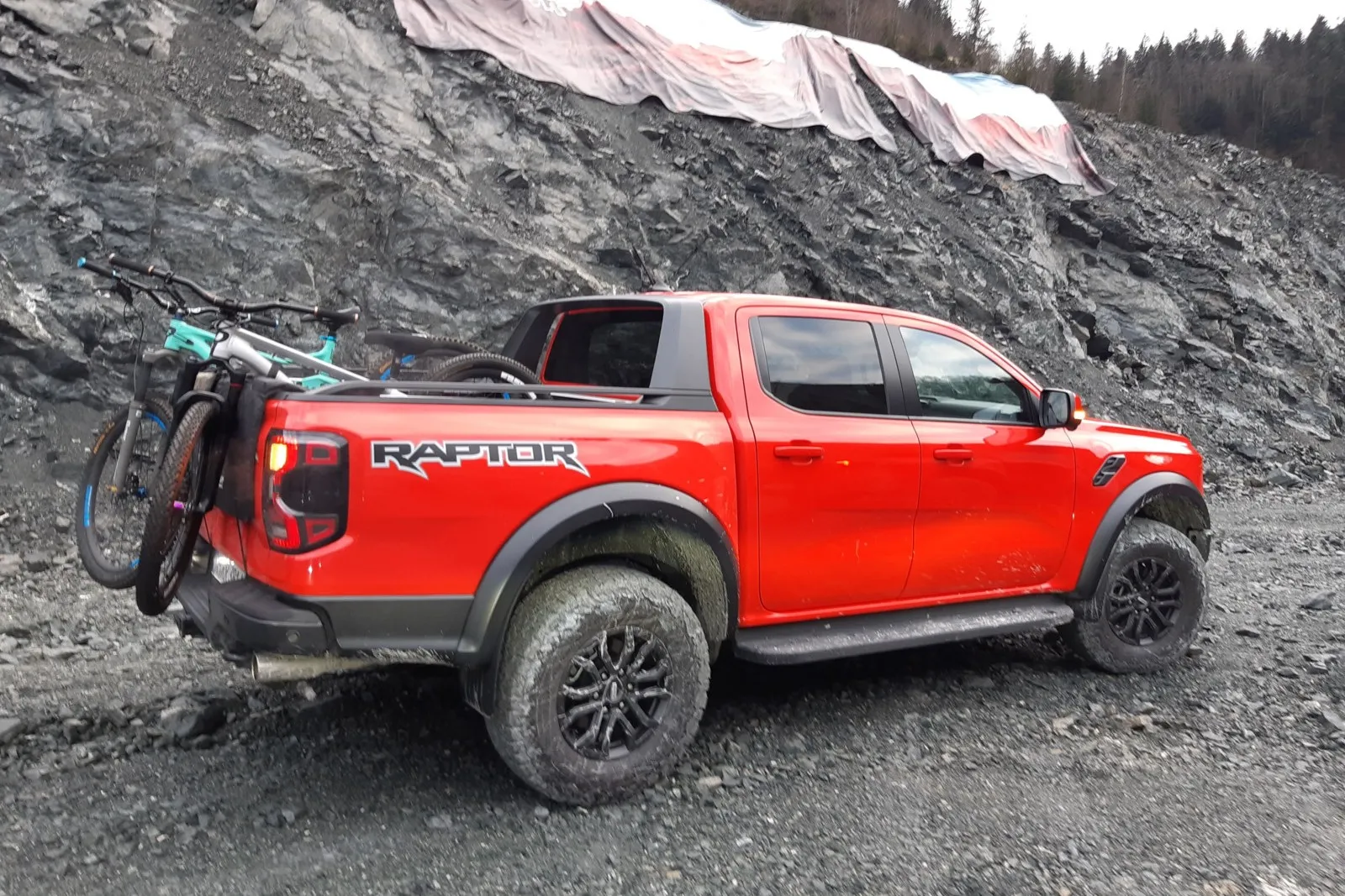 Der neue Dreiliter-V6-Benziner im Ranger Raptor mobilisiert 292 PS.