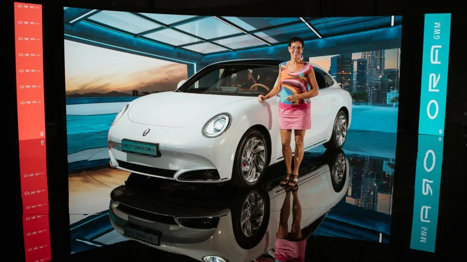 Neue elektrische Mittelklasse-Limousine von Ora: Unsere Autorin Martina Göres hat bereits einen Blick auf den China-Stromer geworfen.