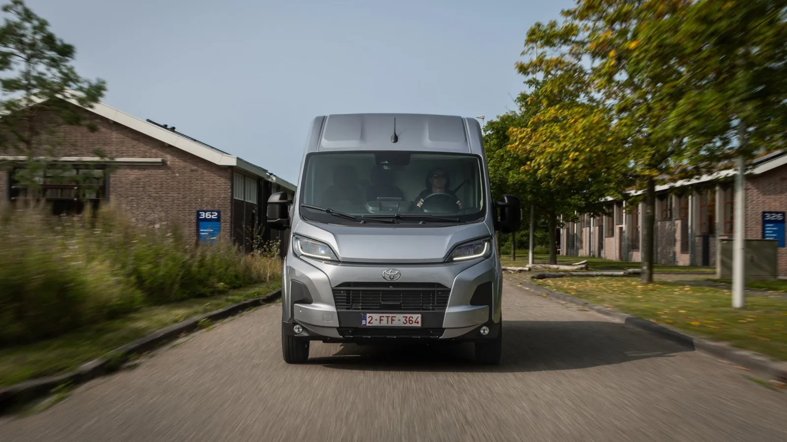 Produziert wird der Proace Max von Stellantis.  Ãhnlichkeiten mit Fiat Ducato, Peugeot Boxer, Citroen Jumper oder Opel Movano sind also durchaus kein Zufall.