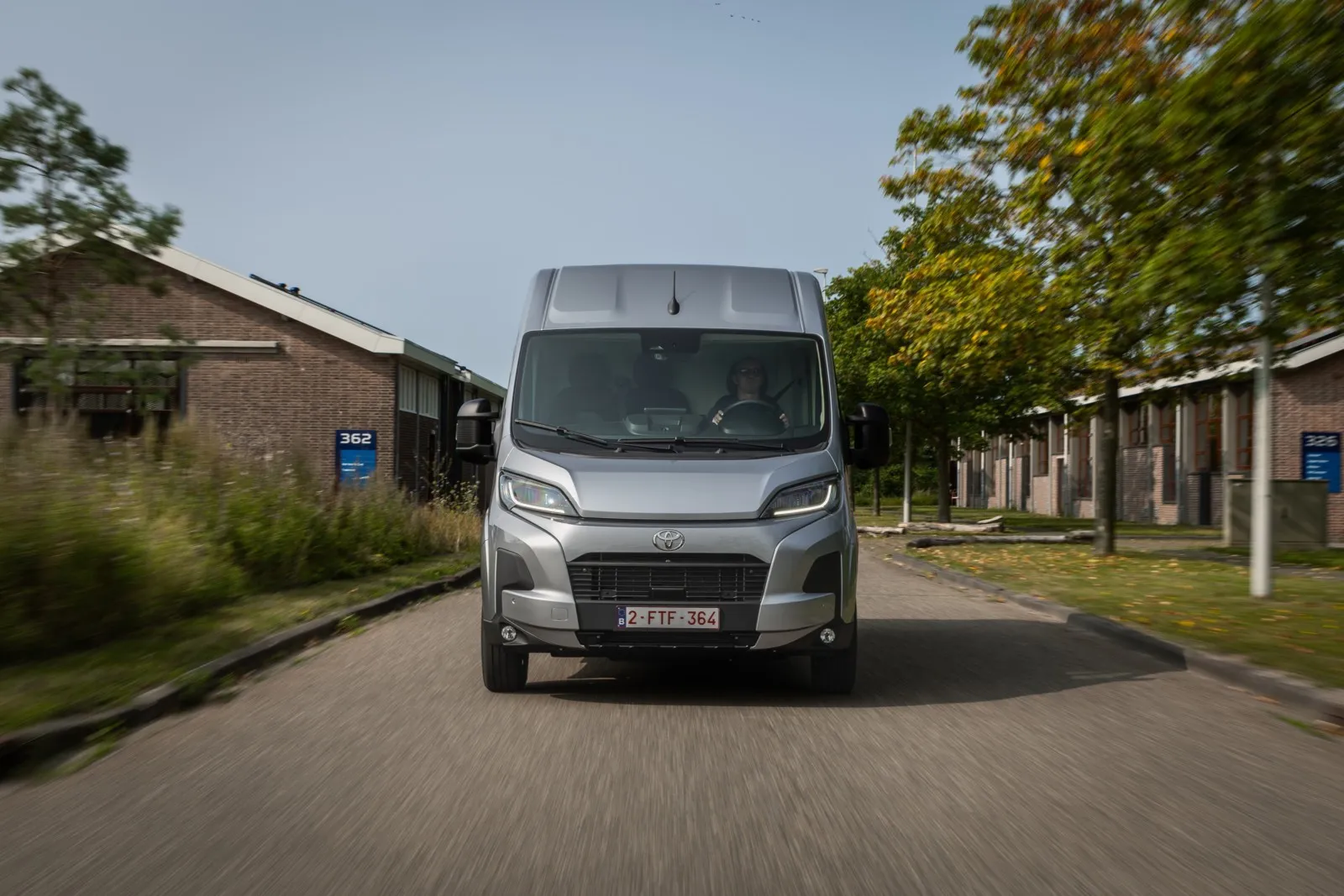Produziert wird der Proace Max von Stellantis.  Ãhnlichkeiten mit Fiat Ducato, Peugeot Boxer, Citroen Jumper oder Opel Movano sind also durchaus kein Zufall.