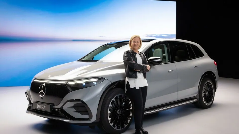 Britta Seeger, Vertriebsvorständin der Mercedes-Benz Group: "Das Auto ist und bleibt ein Produkt, das man mit allen Sinnen erleben möchte."