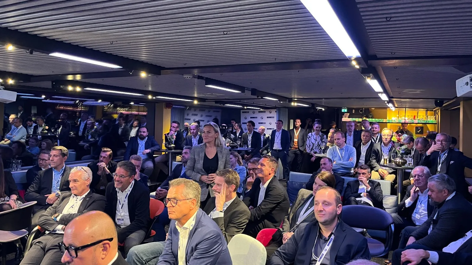 Zu Gast auf der Pioneer One in Berlin waren sowohl Expertinnen und Experten als auch Praktiker aus der Mobilitätsbranche, um zu feiern, zu netzwerken und zu diskutieren.