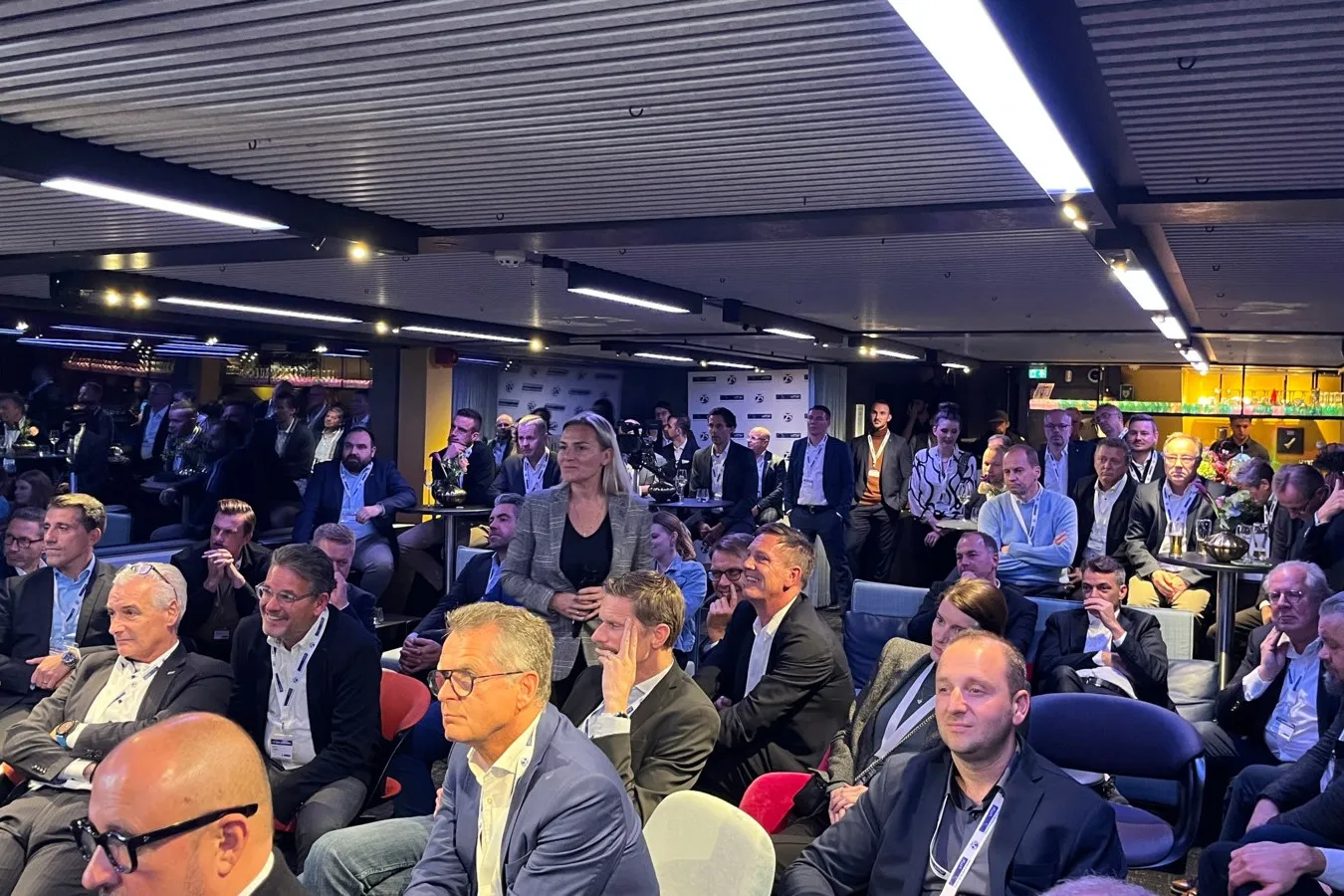 Zu Gast auf der Pioneer One in Berlin waren sowohl Expertinnen und Experten als auch Praktiker aus der Mobilitätsbranche, um zu feiern, zu netzwerken und zu diskutieren.