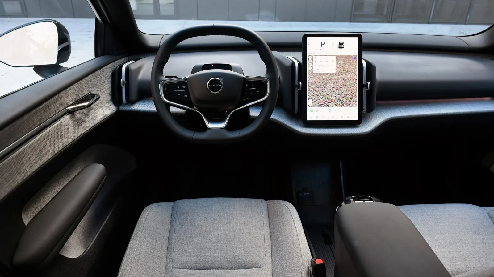 Das Cockpit wird durch ein zentrales 12,3-Zoll-Touchdisplay dominiert, das alle wichtigen Funktionen bündelt und eine intuitive Bedienung ermöglicht.