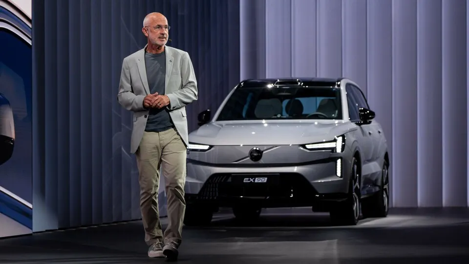 Volvo-Chef Jim Rowan kündigte an, dass das Unternehmen weiterhin Hybridmodelle im Angebot haben wird.