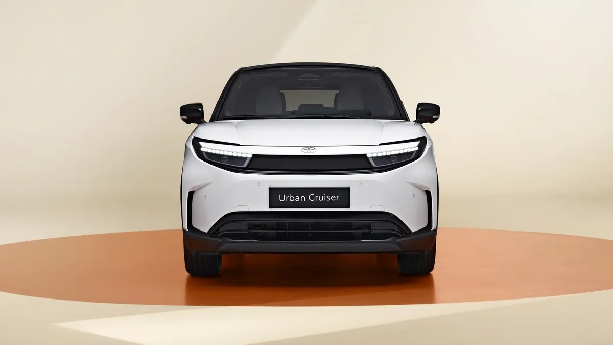 Der neue Toyota Urban Cruiser präsentiert sich mit einer markanten „Hammerhead“-Frontpartie und muskulösen Stoßfängern.
