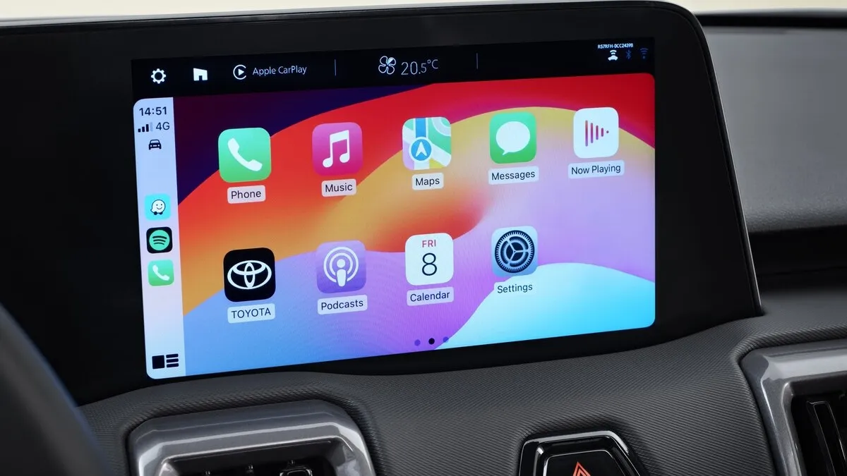 Das digitale Cockpit des Urban Cruiser umfasst ein nahtlos integriertes 10,25-Zoll-Kombiinstrument und ein 10,1-Zoll-Multimediadisplay.