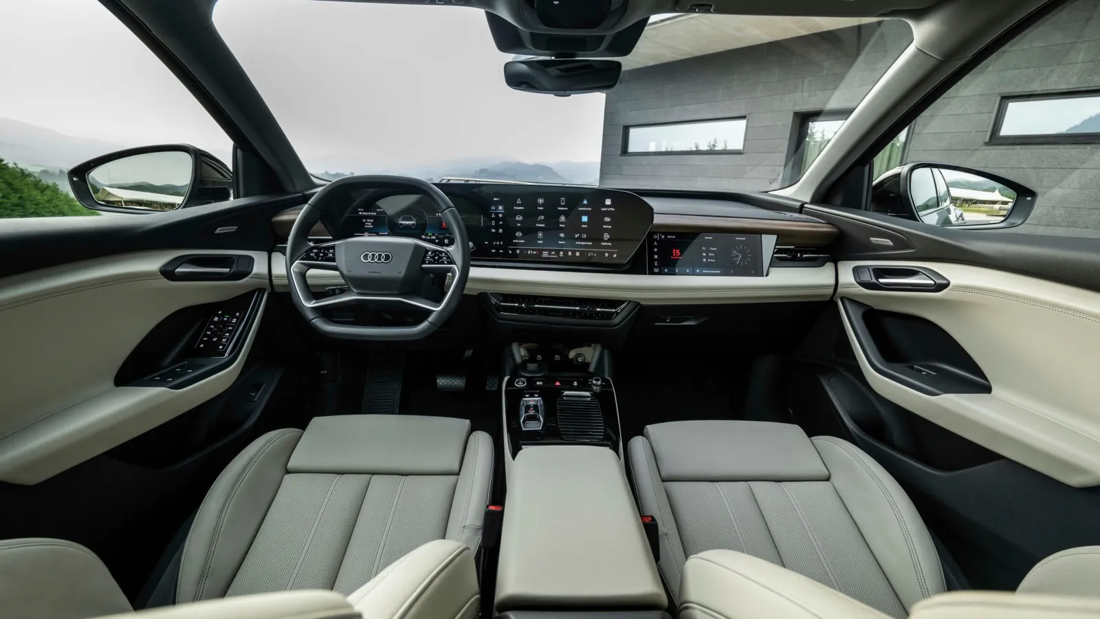 Das Cockpit bietet ein innovatives 14,5-Zoll-Touchdisplay und ein Digitalcockpit, die eine intuitive Steuerung und klare Darstellung von Informationen ermöglichen.