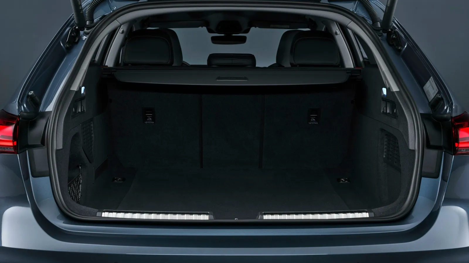 Mit einem großzügigen Stauraumvolumen von bis zu 465 Litern bietet der Audi A5 ausreichend Platz für Gepäck, ideal für Reisen und den Alltag.