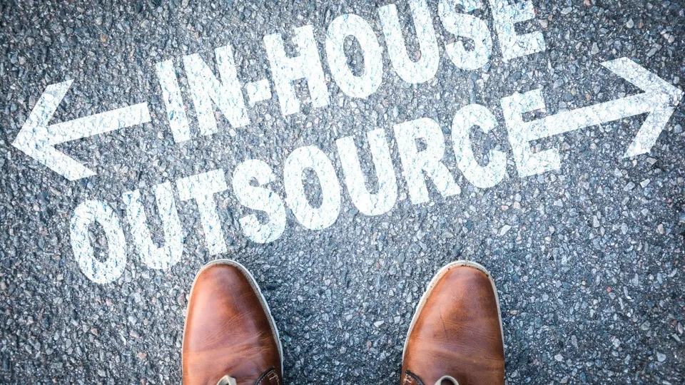 Outsourcing in der Praxis: Fuhrparkmanager berichten