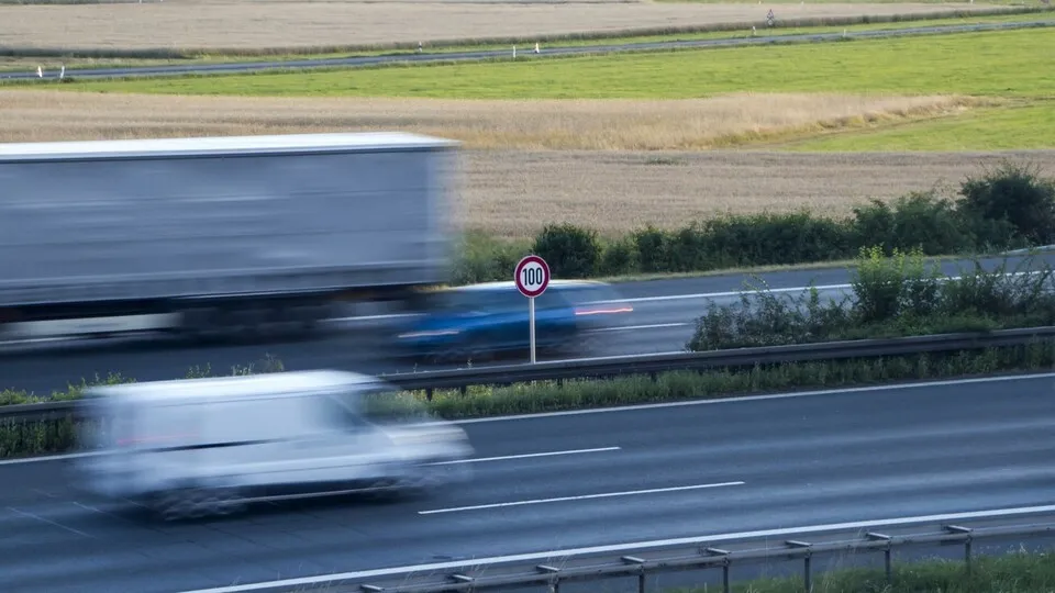 Tempolimit 100 auf der Autobahn