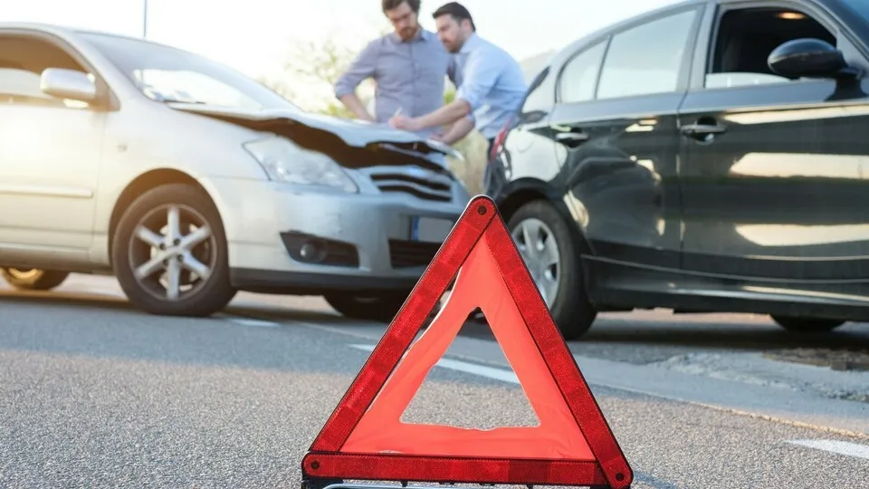 Schnelle Hilfe im Notfall benötigt? Mobilitätsgarantien der Hersteller und Importeure bieten viele Services bei Panne und meistens auch Unfall.