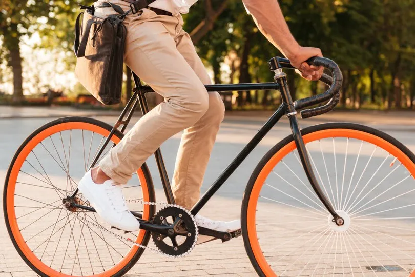 Nachhaltige Mobilität: Dienstrad-Leasing bietet Unternehmen steuerliche Vorteile und stärkt die Mitarbeiterbindung – besonders für KMU ein Gewinn.