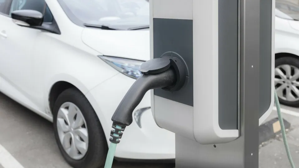 Ladende Elektroautos: Auch in deutschen Fuhrparks besitzen sie immer mehr Relevanz.