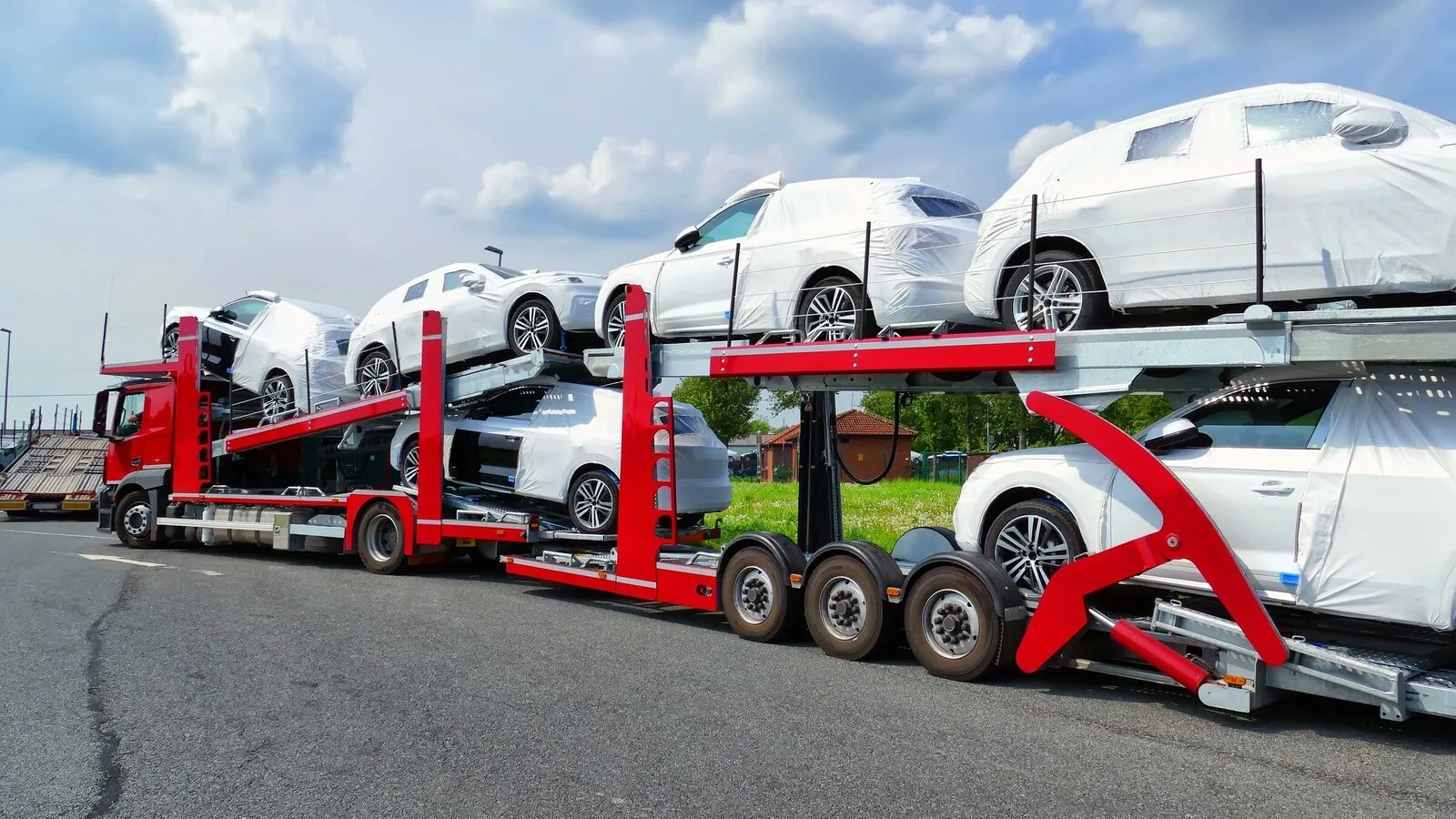 Ein derzeit seltenes Bild: Fahrzeugauslieferung von Neuwagen.
