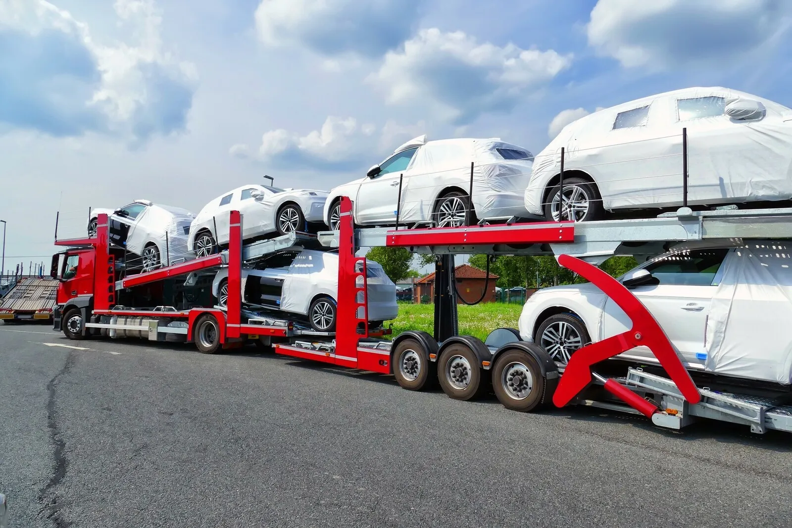 Ein derzeit seltenes Bild: Fahrzeugauslieferung von Neuwagen.