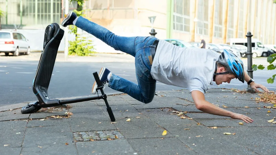 Welche Fallstricke ergeben sich beim Fahren eines E-Scooters?