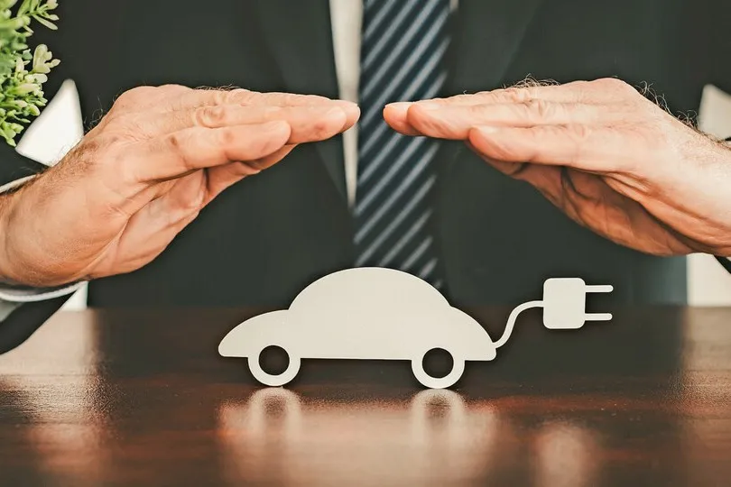 Immer mehr Elektroautos befinden sich in deutschen Fuhrparks – bei der Versicherung zählen spezifische Leistungen weiter zu den Trends.