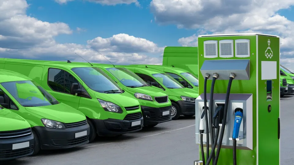 Mit der Sonderabschreibung für E-Lieferfahrzeuge und E-Lastenfahrräder ermöglicht die Bundesregierung Unternehmen, die Kosten für angeschaffte E-Lastkraftfahrzeuge bis zu 7,5 Tonnen sowie Lastenfahrräder bereits mit der Steuererklärung für das Jahr der Anschaffung auf einen Schlag zur Hälfte steuermindernd abzuschreiben.