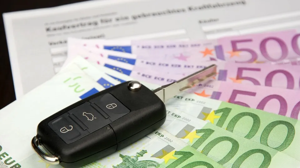 Die Problematik einer Unterschlagung anlässlich Probefahrten trifft nicht nur Fahrzeughändler. Auch Leasinggeber und Mietwagenfirmen sollten Personalien Ihrer Kunden genau prüfen, bevor ein Fahrzeug übergeben wird.