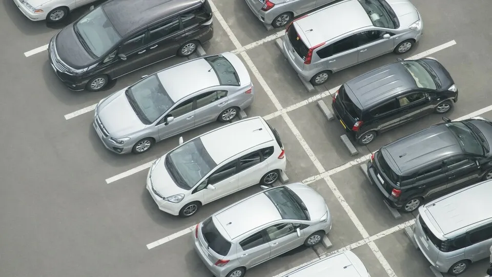 Parkplätze sind als öffentlicher Verkehrsraum zu werten