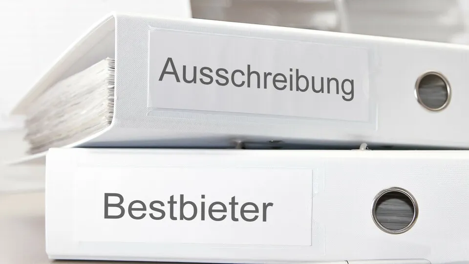 So gelingen Fuhrpark-Ausschreibungen im öffentlichen Dienst. Am Anfang steht eine Ausschreibung. Bis zum Zuschlag ist es ein langer Weg, denn der beste Bieter muss eine durchdachte Matrix erfüllen.