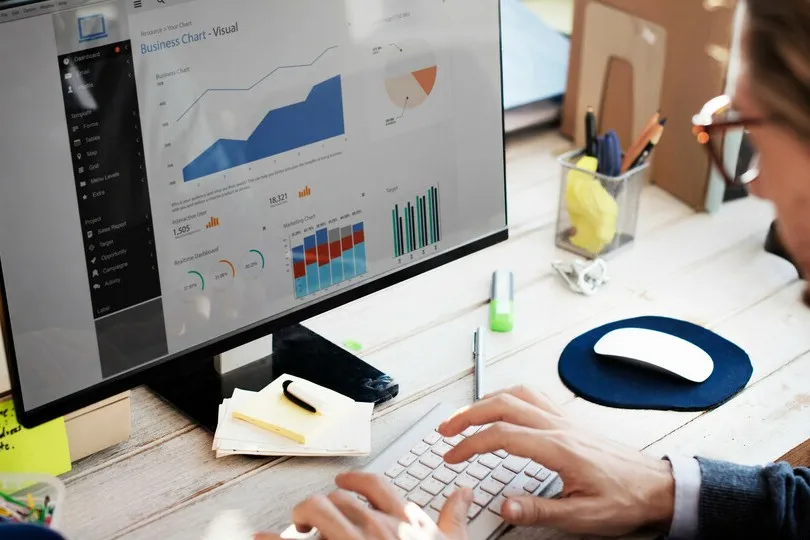 Für Fuhrparkverantwortliche sind nachvollziehbare, aktuelle Daten im Flottenmanagement zentral, die nach individuellen Wünschen ausgewertet werden können. Individualität spielt beim Reporting eine große Rolle. Im Endeffekt ist jeder Fuhrpark anders und den Verantwortlichen sind unterschiedliche Aspekte beim Reporting wichtig.