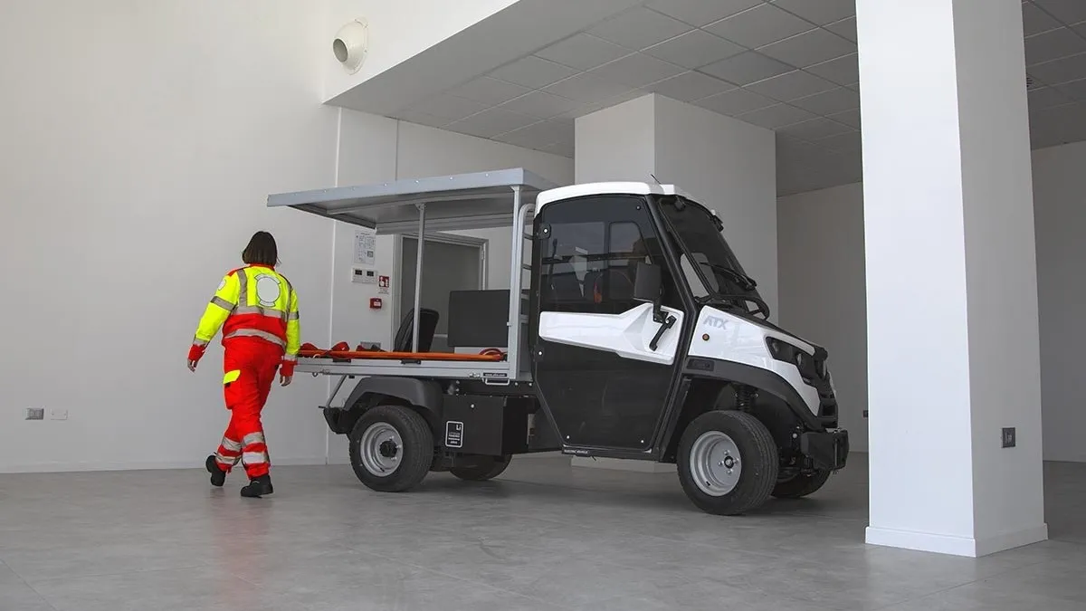 Der Mini-Transporter der Klasse N1, Alke STX, ist für viele Branchen zu gebrauchen. Unter anderem als Krankenwagen auf Veranstaltungsgeländen tritt er seit Neuestem auf.