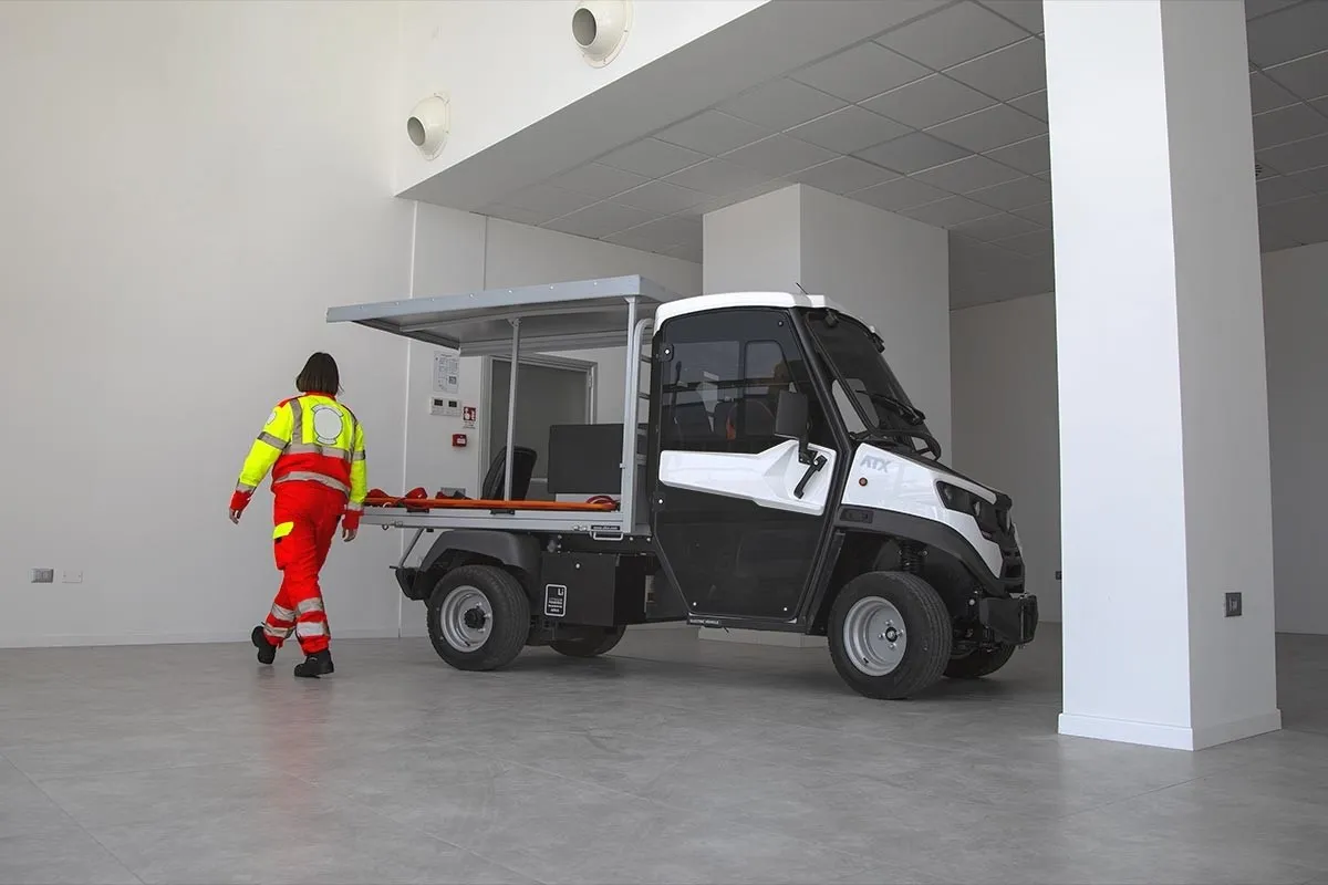 Der Mini-Transporter der Klasse N1, Alke STX, ist für viele Branchen zu gebrauchen. Unter anderem als Krankenwagen auf Veranstaltungsgeländen tritt er seit Neuestem auf.
