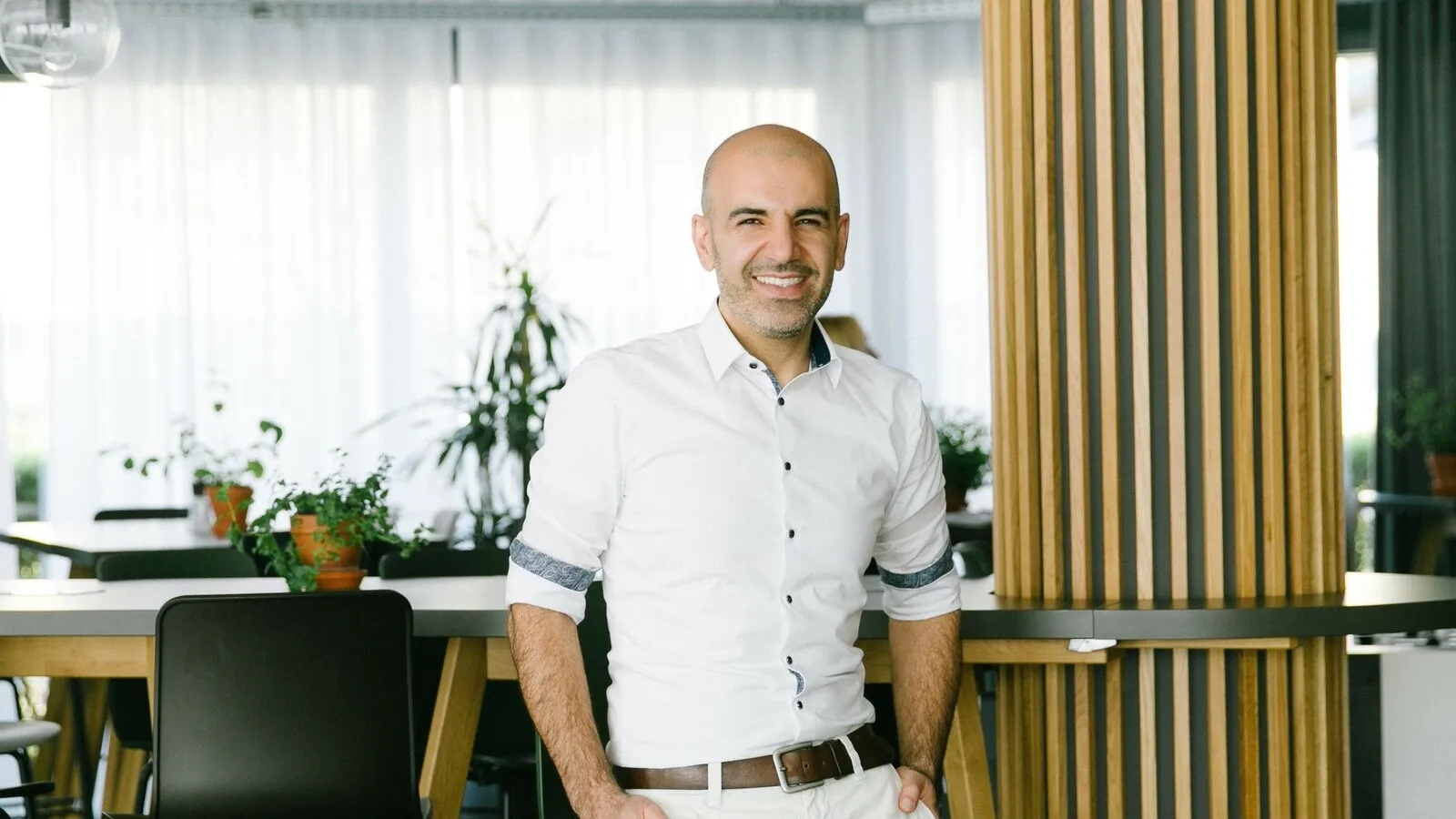 Amir Roughani, Gründer und Geschäftsführer von Carsync, sieht großes Potential in Fahrprofilanalysen zur Elektrifizierung des Fuhrparks.
