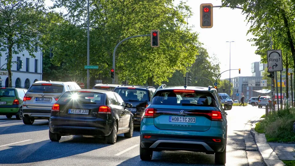Der Pkw-Bestand steigt, trotzdem vermisst der DAT Elektrofahrzeuge.