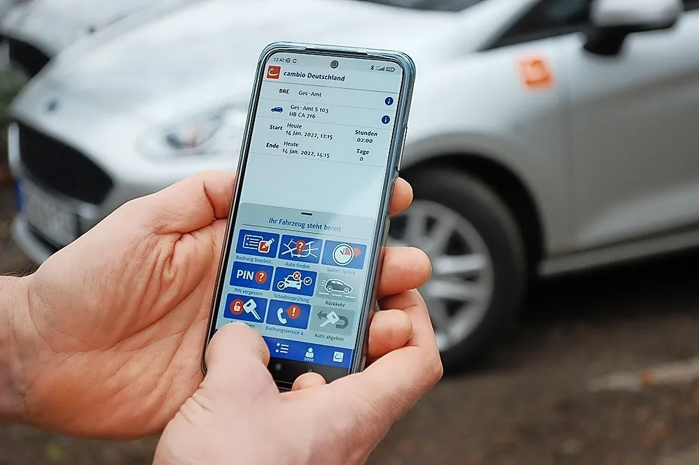Miete starten und beenden, Auto aufsperren und abschließen: Alles ist auch für die Sparkassen-Mitarbeiter über die cambio-App zu steuern.