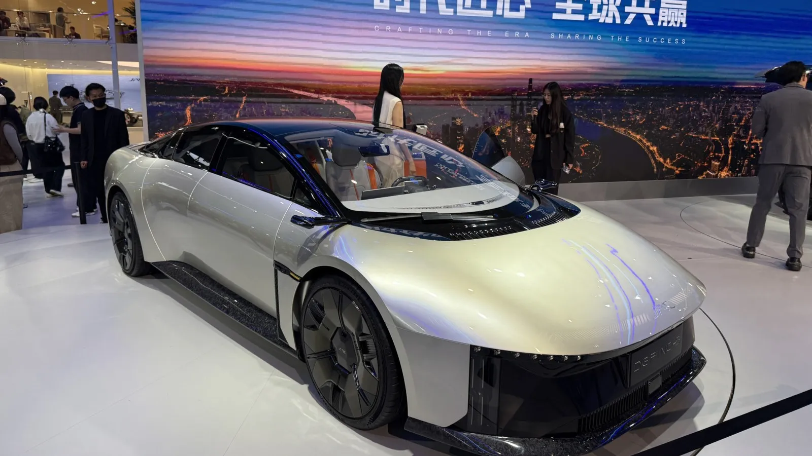 Der 2024 noch als Konzept vorgestellte JAC Define-5 steht nun im Serienornat auf der Auto Shanghai.