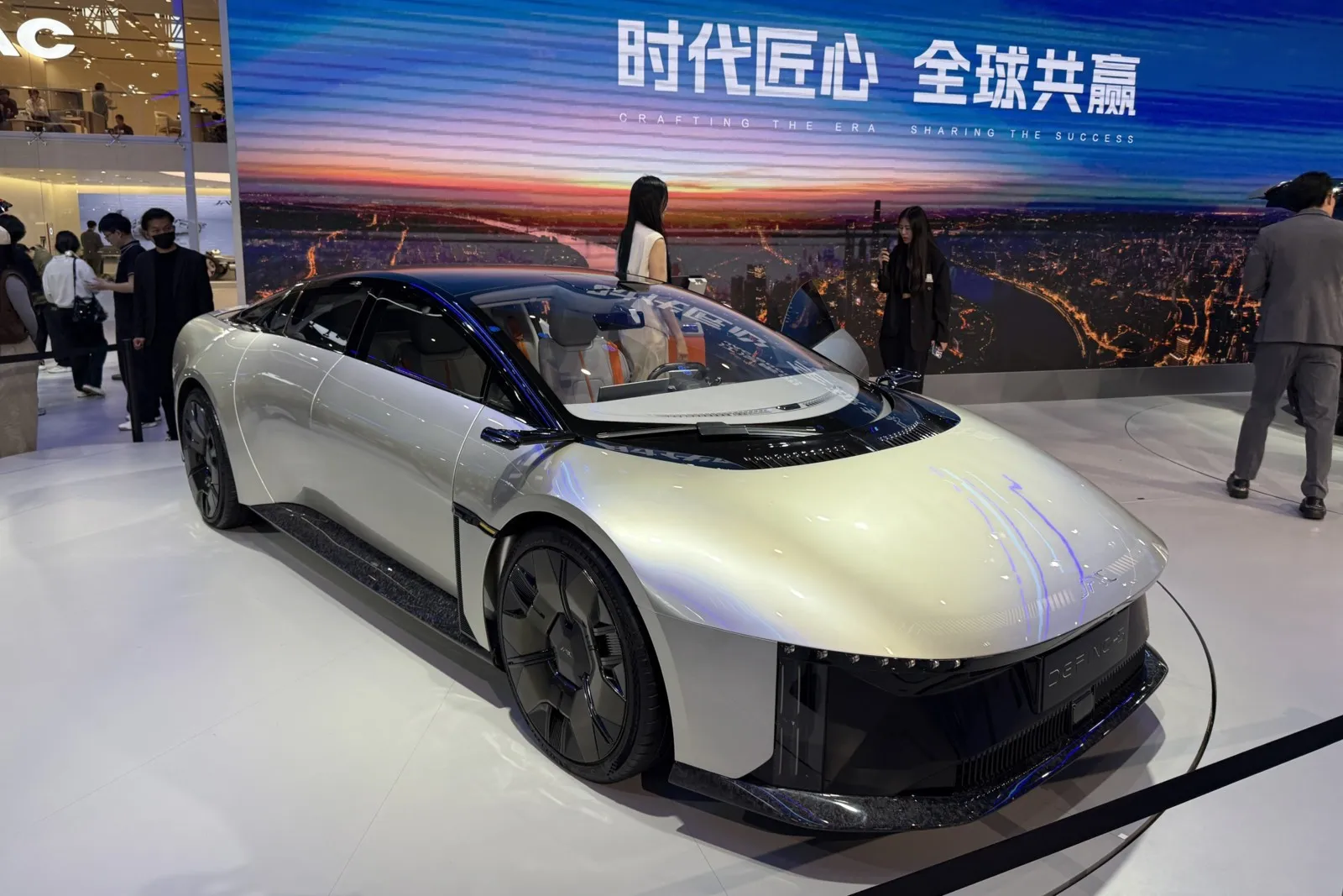 Der 2024 noch als Konzept vorgestellte JAC Define-5 steht nun im Serienornat auf der Auto Shanghai.