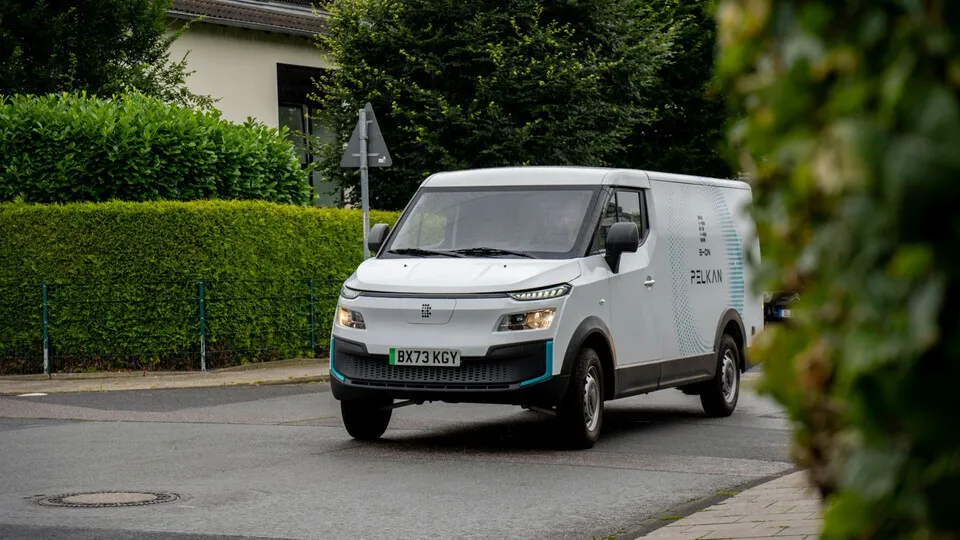 Bei dem B-On Pelkan handelt sich es sich um einen adrett aussehenden Kastenwagen mit rein elektrischem Antrieb.