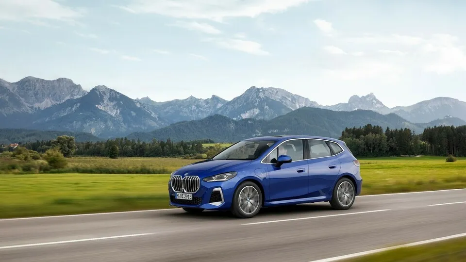 Der 2er Active Tourer wurde umfassend überarbeitet und kommt nun auch in den Genuss der modernisierten Bedienung.