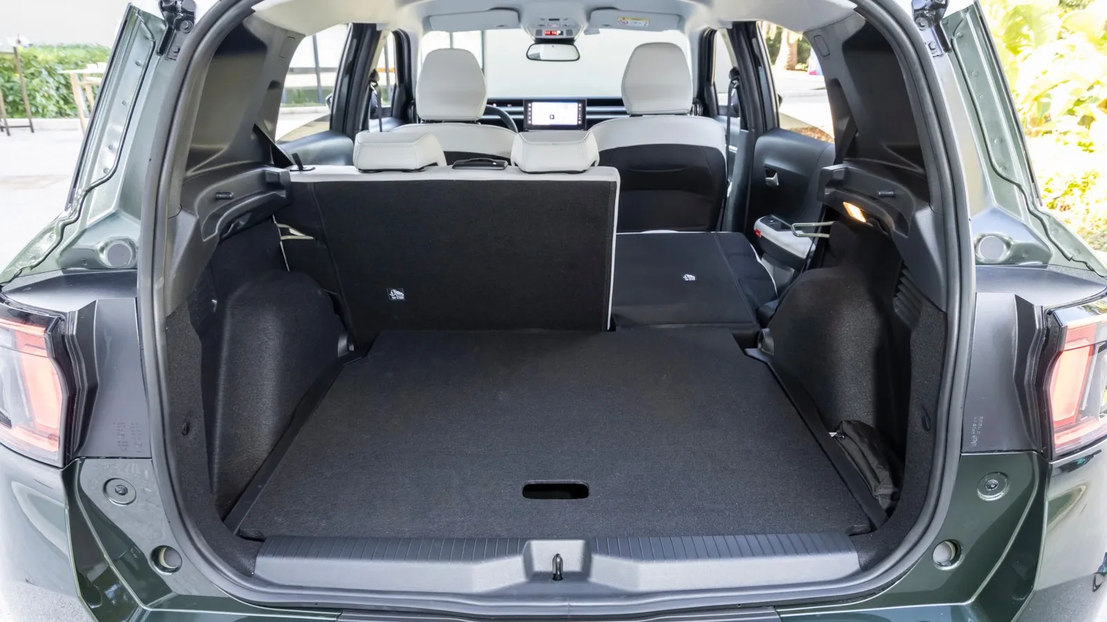 Flexibles Platzangebot und ein praktischer Kofferraum machen dieses Fahrzeug ideal für längere Fahrten oder den Wochenendausflug.